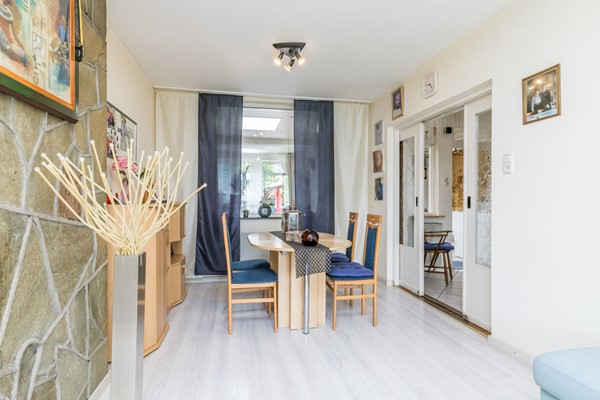 Foto - Te koop: Ruime halfvrijstaande woning met 179 m² woonoppervlakte, 6 slaapkamers, 2 badkamers, garage en tuin op het zuiden in Vaals